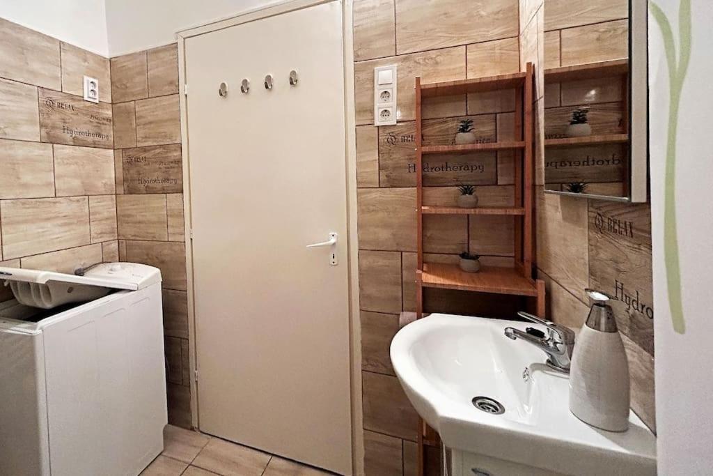 Hevesi Apartman Apartment *